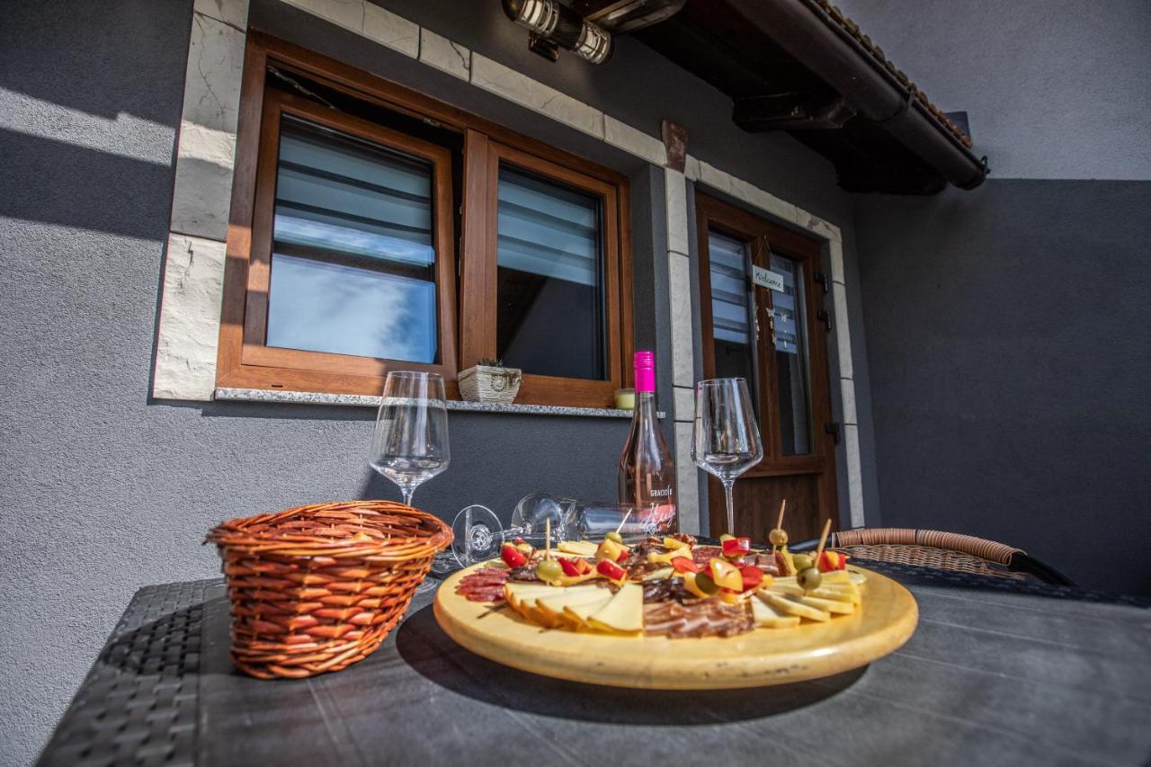 Apartman Mila Josipdol Exterior foto